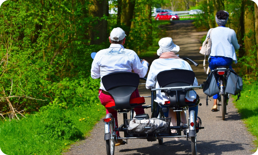 중년 자전거 운동 사진