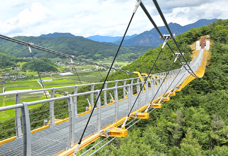 봉명산 출렁다리