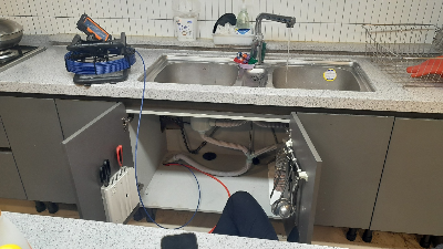 플렉스 샤프트를 이용한 싱크대 청소