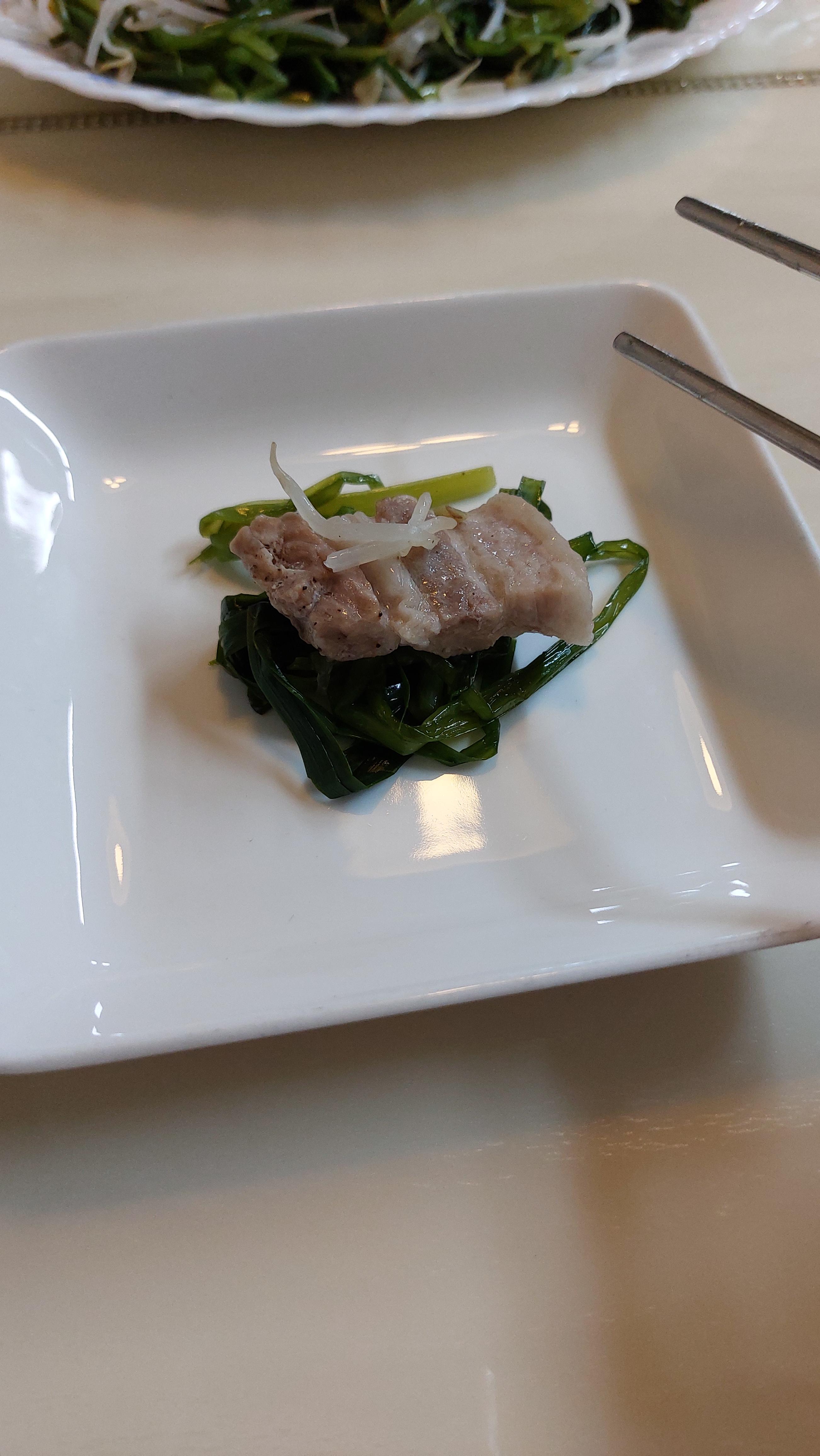 부추와 숙주와 수육 삼겹살!