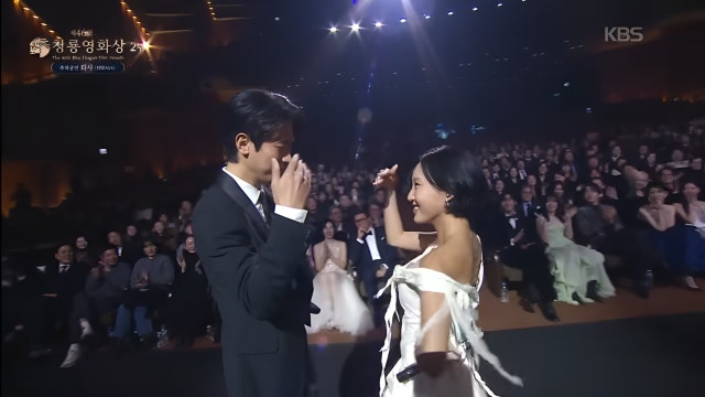 화사, 올해 솔로 여가수 최초 &lsquo;퍼펙트 올킬&rsquo;(PAK)