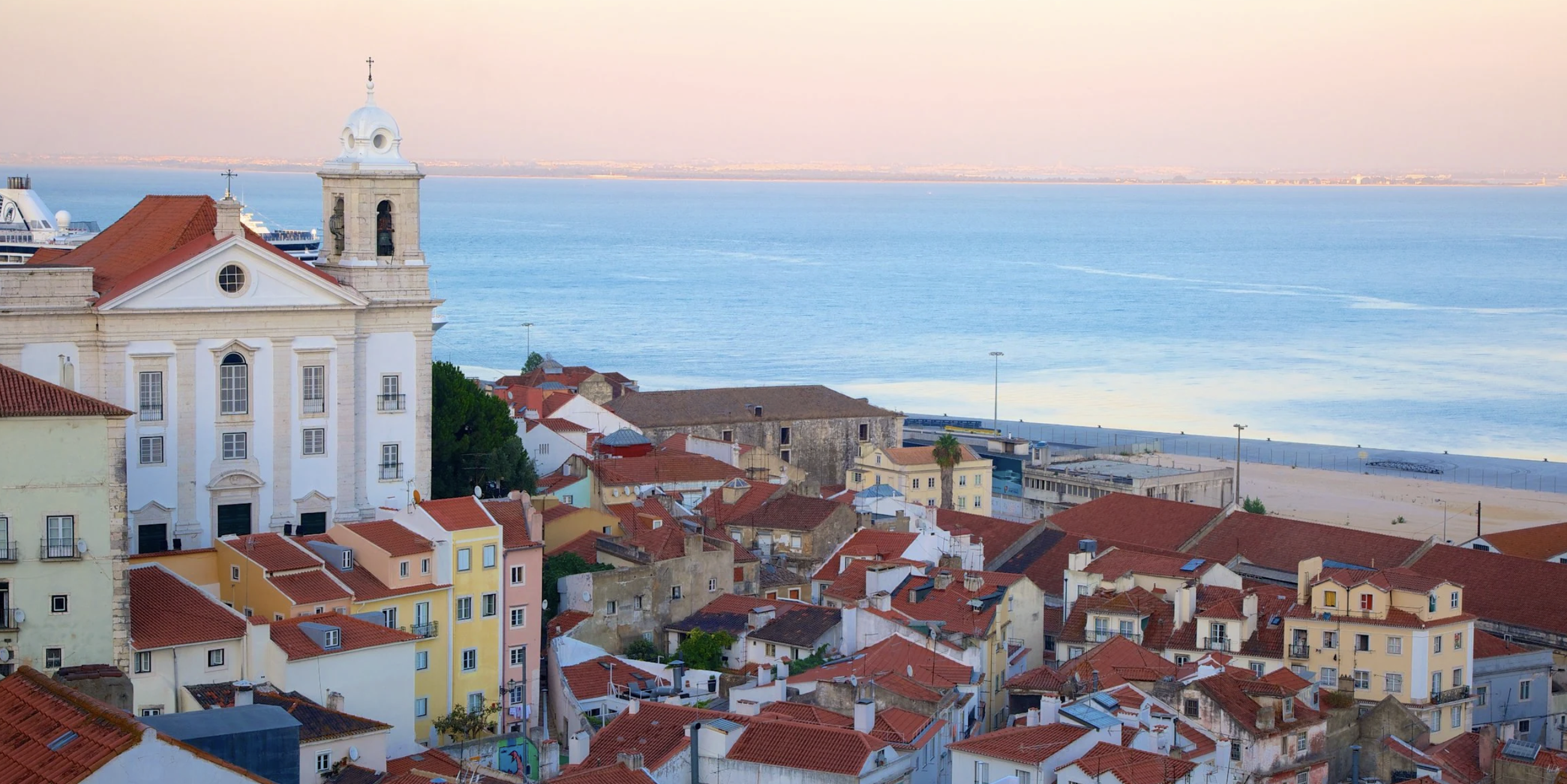 요즘 뜨는 유럽 감성 도시 (리스본 알파마) 관련 사진.