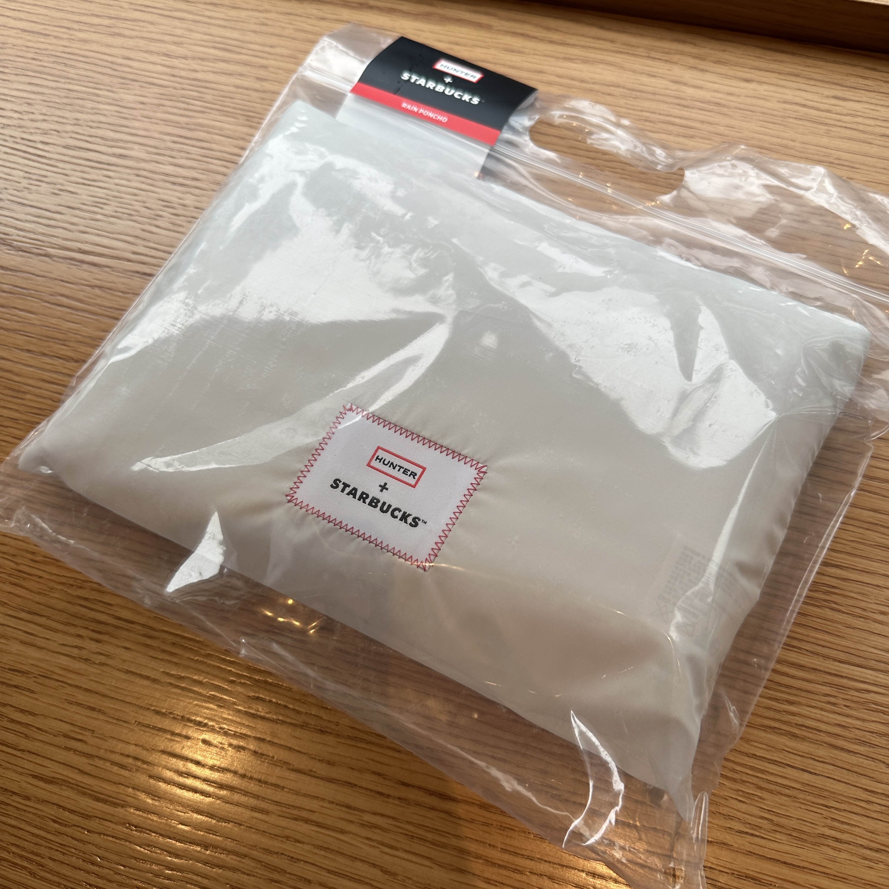 스타벅스_라이트레인판초_아이보리