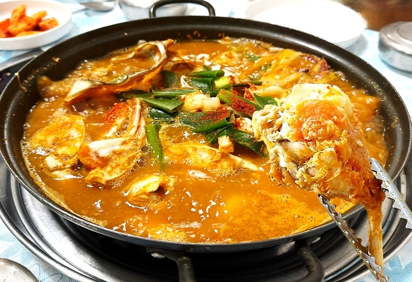 살이 꽉찬 전현무게획2 강화도 꽃게 맛집의 꽃게탕