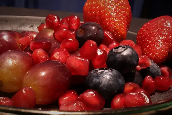 껍질 깎아도 안심 금물? 사과·바나나·오렌지도 꼭 씻어야 하는 이유!