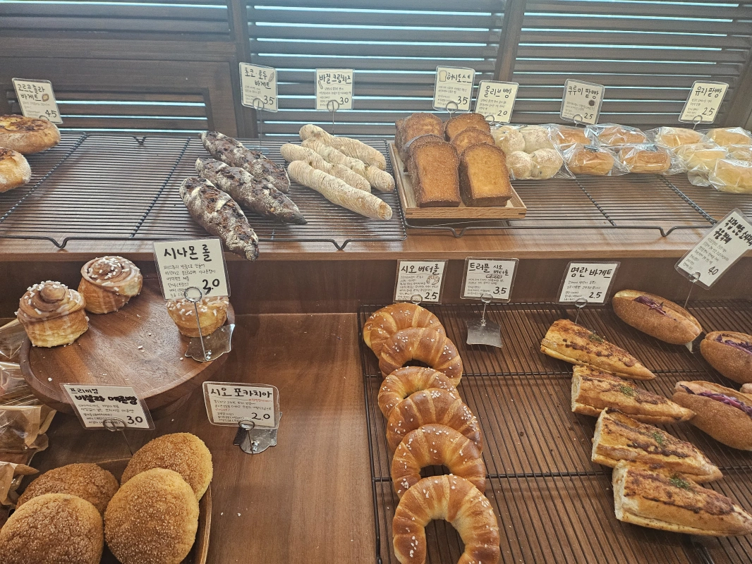 쿠루미과자점-호두바게트-시나몬롤-시오버터롤-명란바게트-유자팥빵