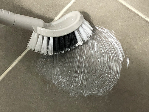 남은 치약 활용 방법