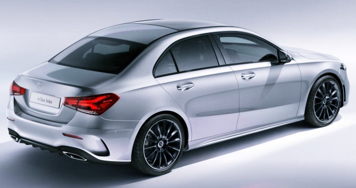 주차된-벤츠-A클래스-실버색상