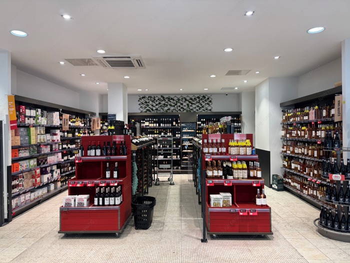 프랑스 파리 마트 monoprix 와인 코너 진열대 전경과 가격표 정보