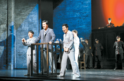 안중근은 우덕순, 조도선, 유동하 세 동지와 공판 법정에 서서 이토의 죄상을 논리 정연하게, 당당하게 밝힙니다.