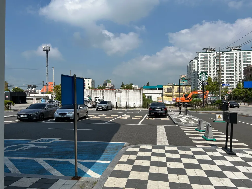 익산동산 DT점 주차장을 보여주는 이미지