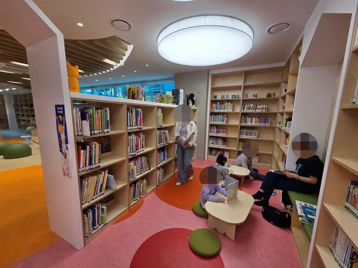서변숲도서관 어린이자료실 이미지 09