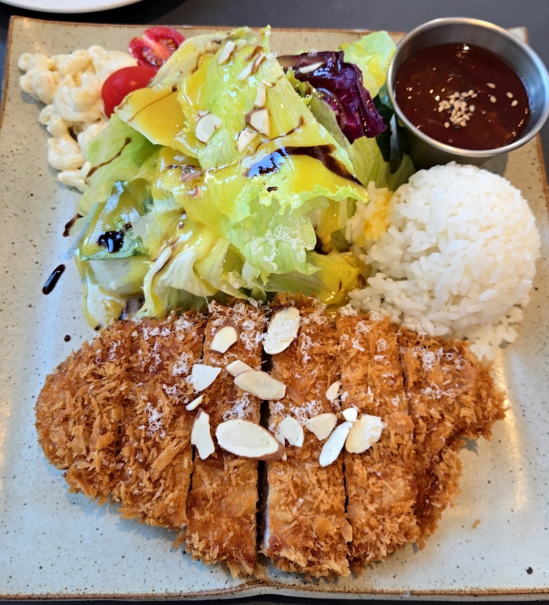 홍대돈가스 돈가스샐러드 후기