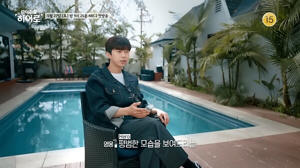 의자에-앉아-얘기-하는-임영웅