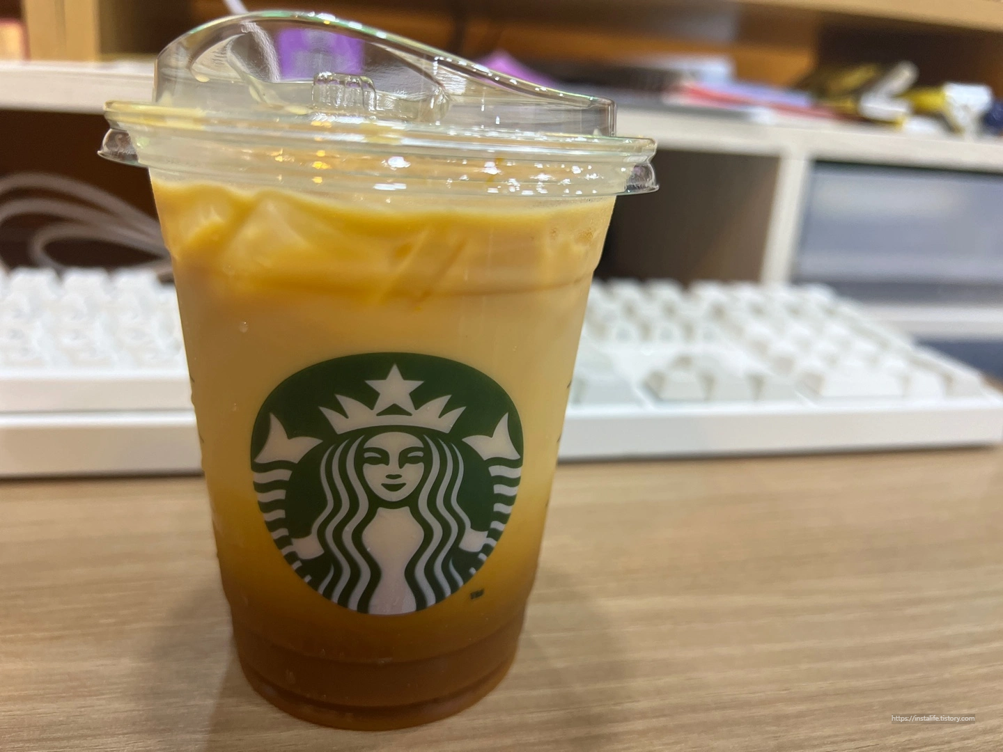 스타벅스에서 9월에 신메뉴로 출시한 &amp;#39;펌킨 스파이스 오트 아이스 쉐이큰 에스프레소&amp;#39; 입니다.