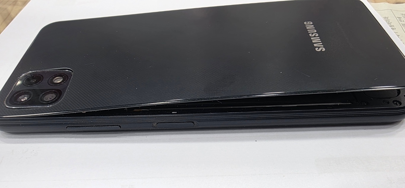 휴대폰 배터리 부풀어 오른사진