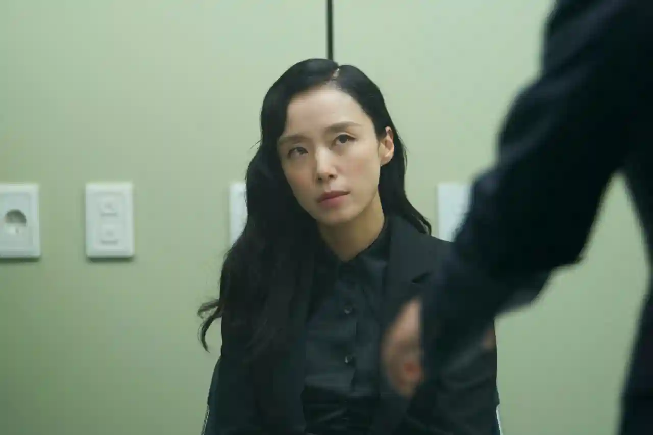 리볼버 스틸컷1