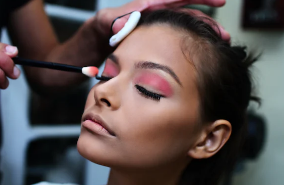 메이크업 아티스트에 대하여 알아보기