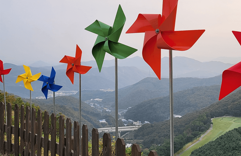 로제비앙CC 정상에서 내려다본 바람개비전경