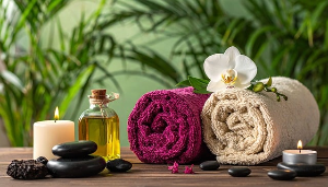 에스테틱에서 사용하는 향초 , 수건 그리고 스톤