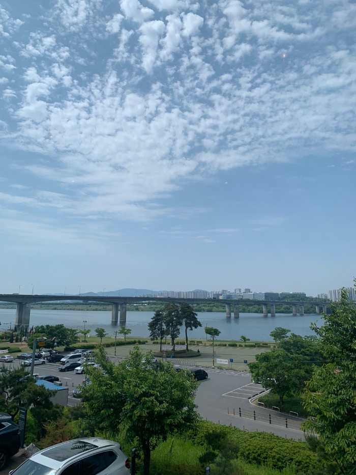 스타벅스 남양주삼패점 2층에서 바라본 한강뷰