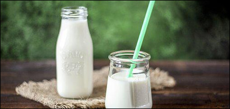 우유가 담긴 용기