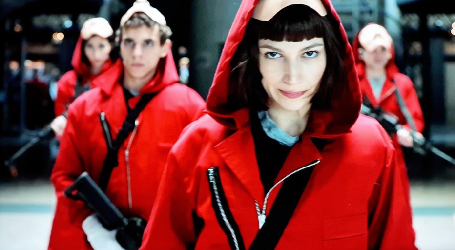 가면을 벗은 여성의 모습