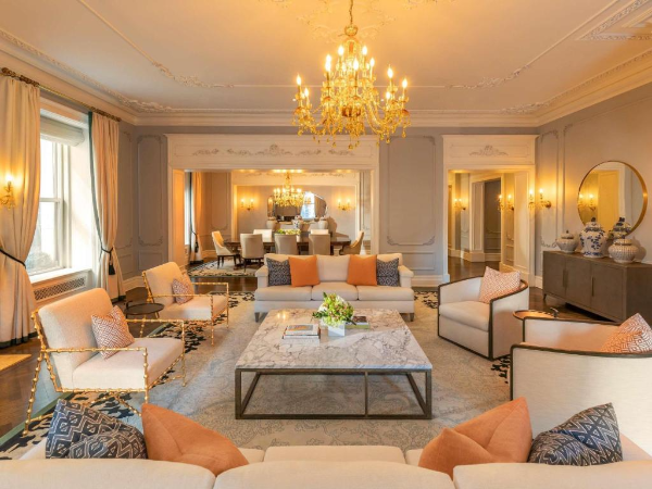 더 플라자 호텔의 스위트 룸 (사진 출처: www.booking.com)