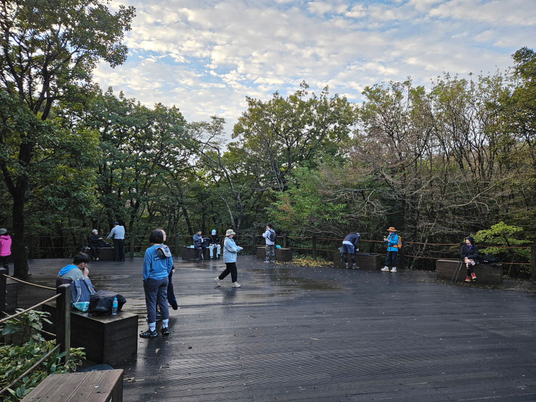 한라산 속밭 대피소