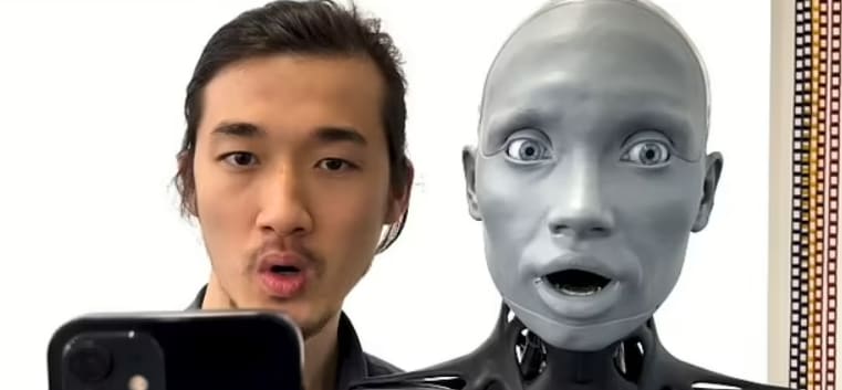 '세계 최첨단 휴머노이드 로봇 아메카의 소름끼치는 영상 VIDEO: Ameca can replicate facial expressions to the last growl