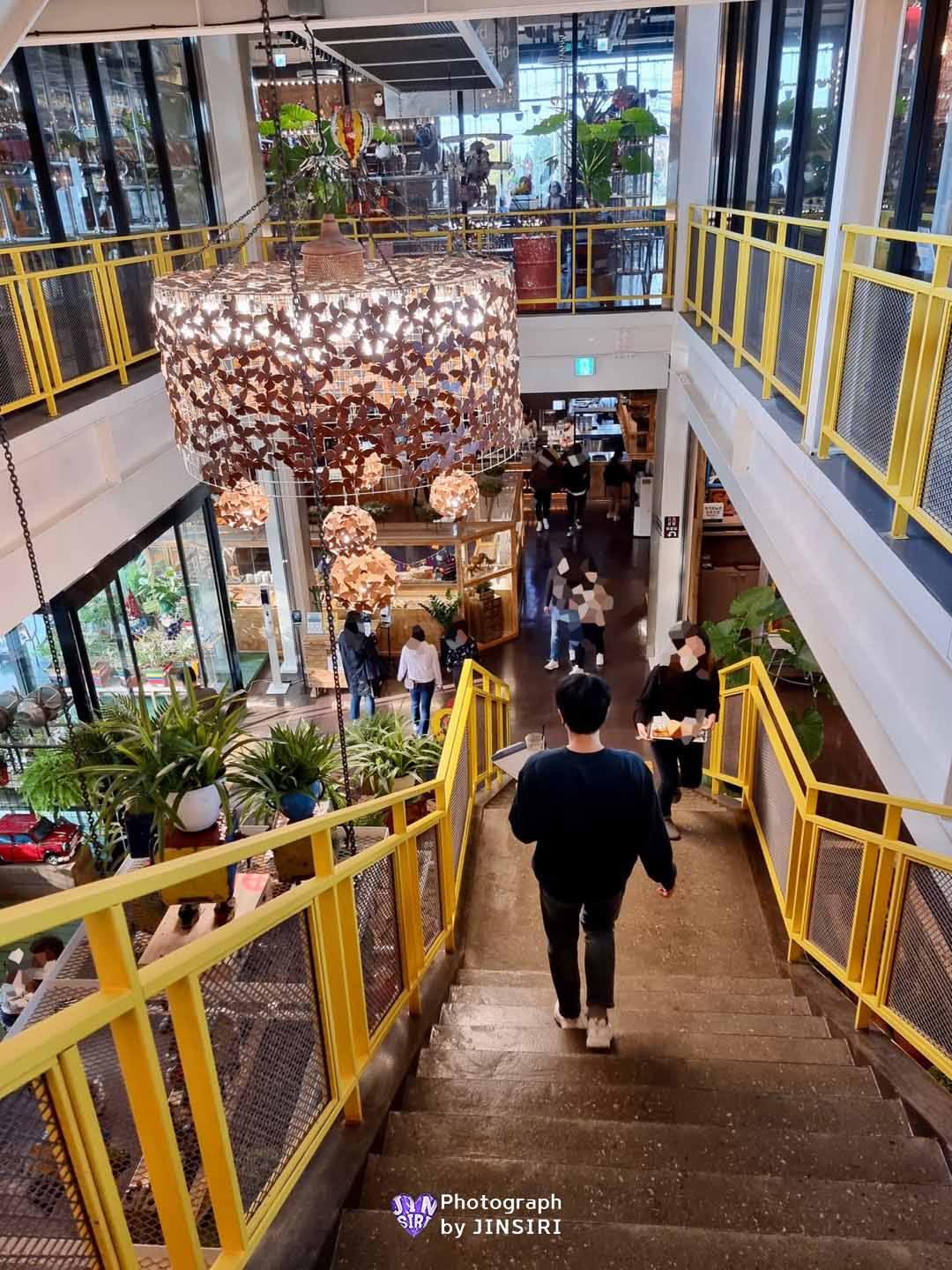 ๊นํฌ ์์ด ๋ณตํฉ๋ฌธํ๊ณต๊ฐ ๋ํ ๋ธ๋ฐ์น ๋ฒ ์ด์ปค๋ฆฌ ์นดํ 55๊ฐค๋ฐ