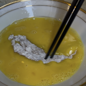 계란 물 묻히기