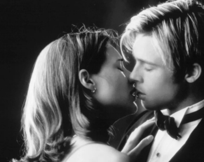 수잔과 조가 키스하는 장면