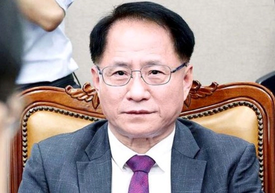 자녀 특혜채용 의혹을 받고 있는 선관위 박찬진 사무총장과 송봉섭 사무차장