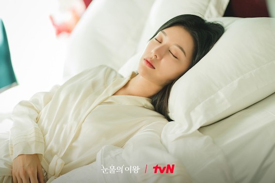 tvn 드라마 <눈물의 여왕> 2화 줄거리 리뷰 공식 영상 사진 비하인드 컷 대방출