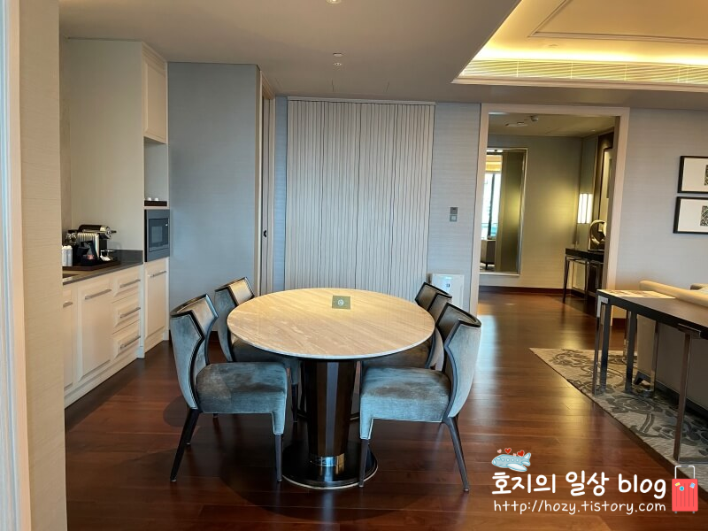 방콕 신돈켐핀스키 그랜드 이그제큐티브 스위트룸 주방