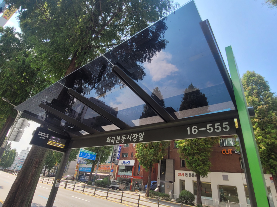 화곡역3번 출입구와 화곡본동시장앞 버스 정류장