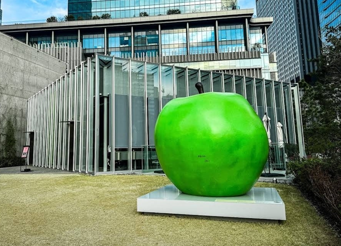 안도 다다오의 청춘 상징 푸른사과