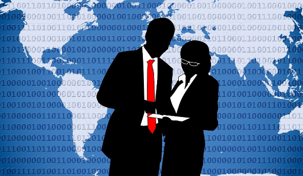 세계지도와 남자 여자 두사람