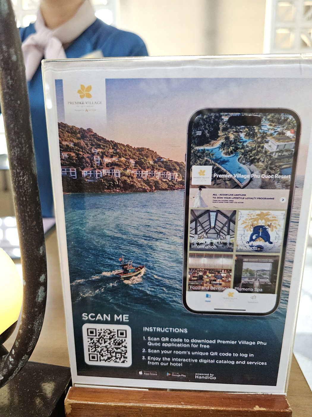 체크인 절차를 진행하며