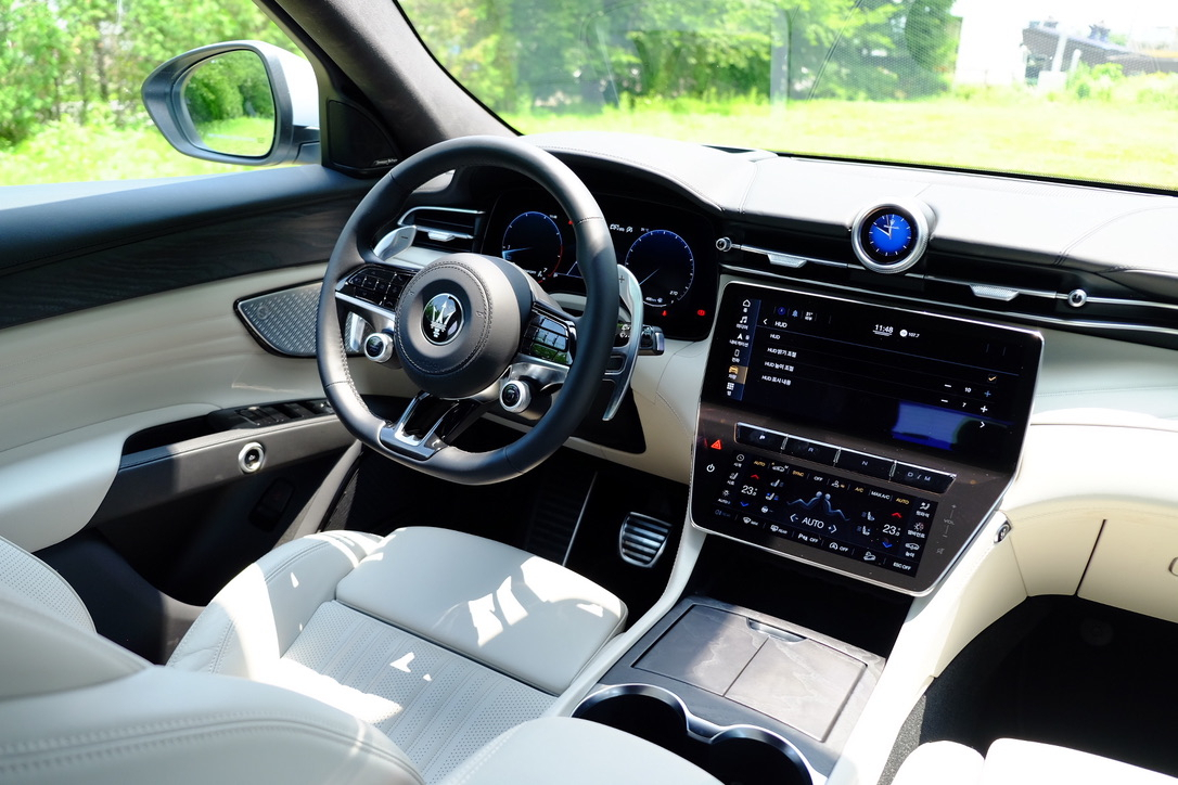 [시승기 - 마세라티 그레칼레] 아름다운 선&middot;폭발적인 힘&hellip;거리의 시선이 &lsquo;삼지창&rsquo;에 꽂혔다