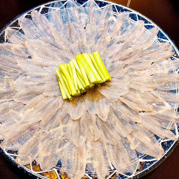 강남 압구정 맛집 추천 생방송투데이 입에 착착 감기는 쫄깃함 귀한 별미 복어회 졸복회 오늘방송 맛의 승부사