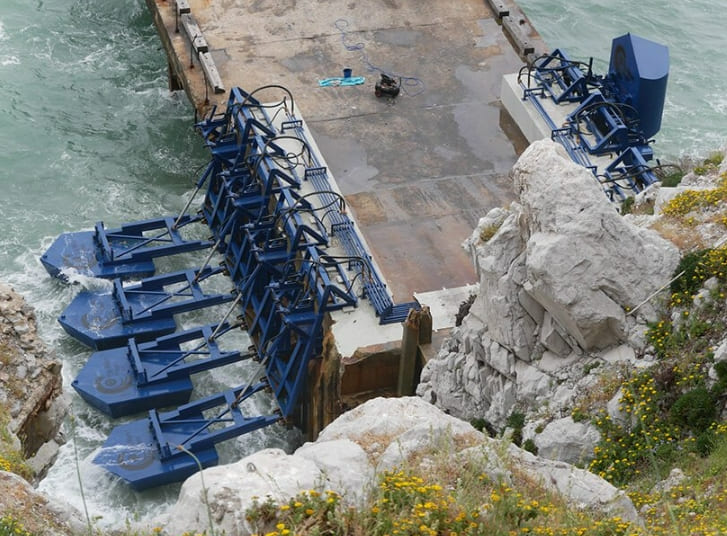 스페인 최초의 파력 발전소 VIDEO: Spain's first wave power plant to be installed in the port of adriano, mallorca