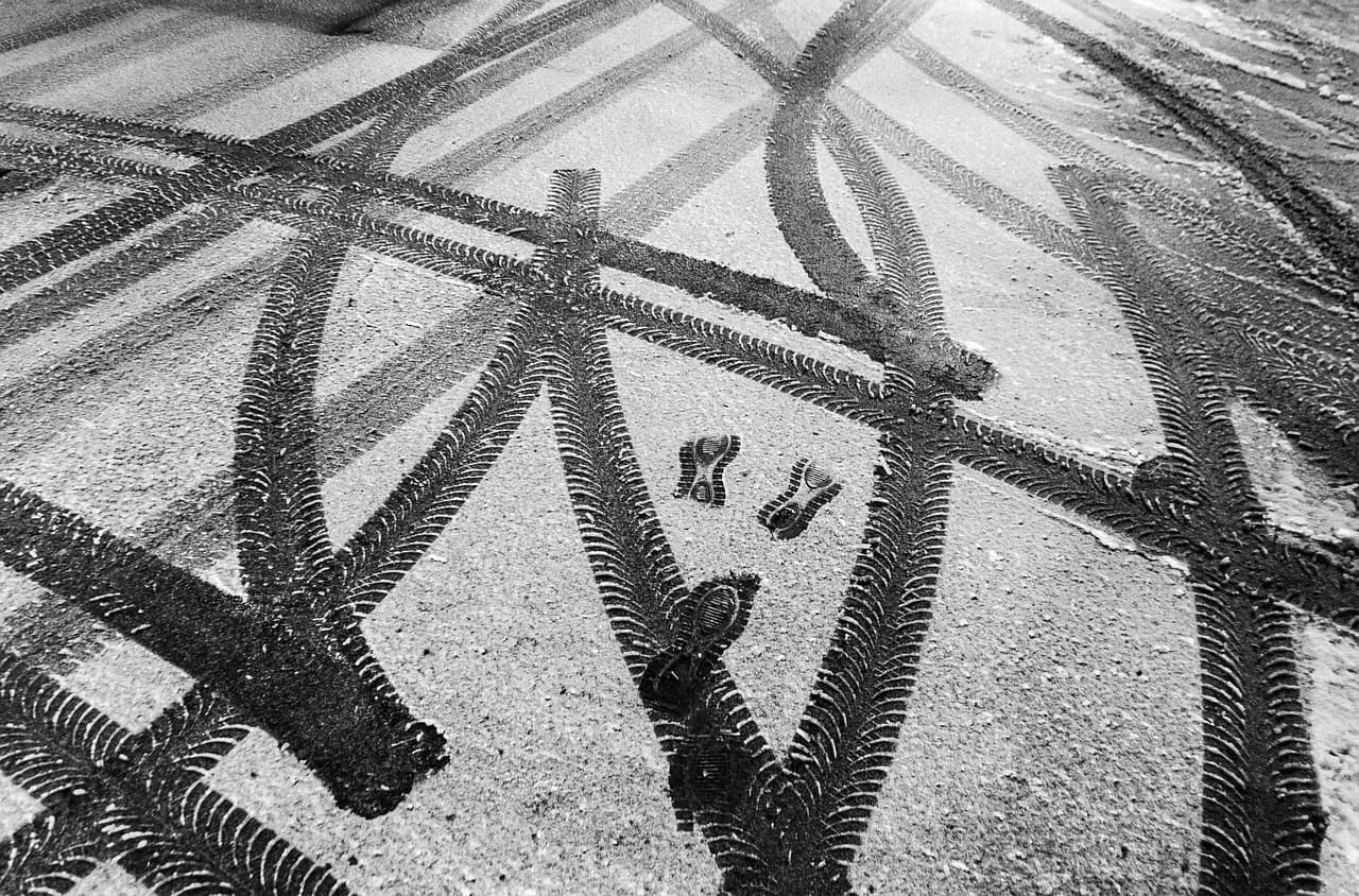 외부은하 제트(AGN Jet)의 자기장 구조와 에너지 전달 메커니즘