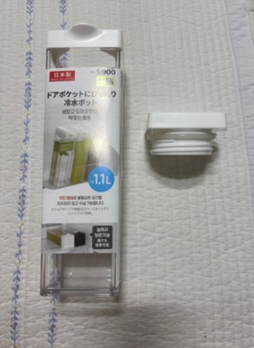 정사각 테이블 물병