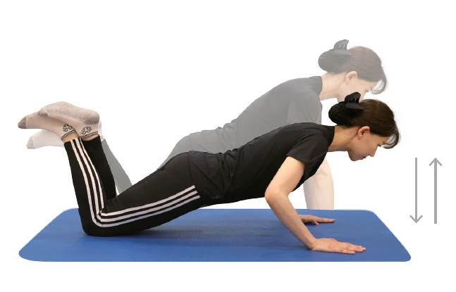 무릎 대고 팔굽혀 펴기