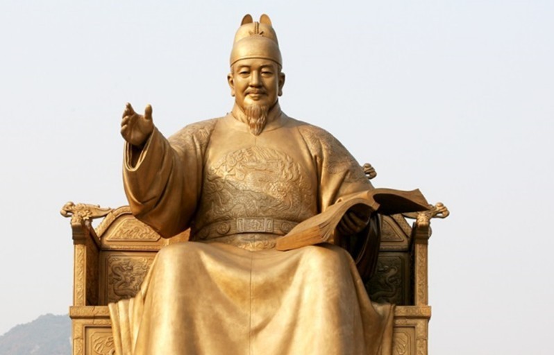 중앙행정기관 전문용어 표준화협의회 설치 및 연 1회 이상 개최 의무화