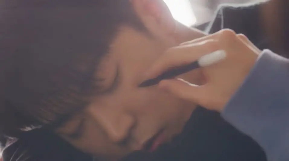 시맨틱에러-재영얼굴에-펜