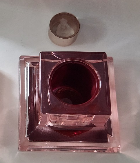 향수 뚜껑 내부 모양