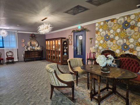 작은 소모임이 가능한 안나로싸 2층 테이블